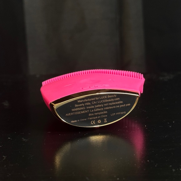 LUCE 180° Anti-Aging Facial Cleansing Device - Picture 3 of 7